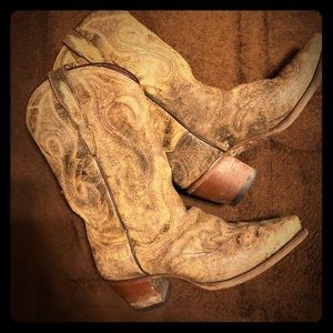 7M snip toe cowboy boots